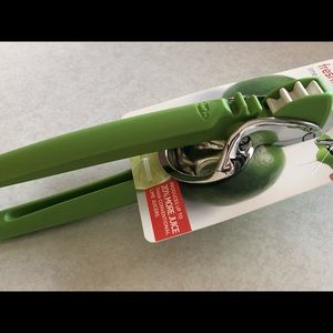 Freshfoorce lime juicer New by Chefs